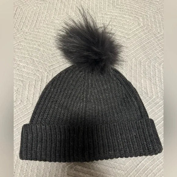 Marc Jacobs | Accessories | Marc Jacobs Ribbed Pom Pom  display picture 1